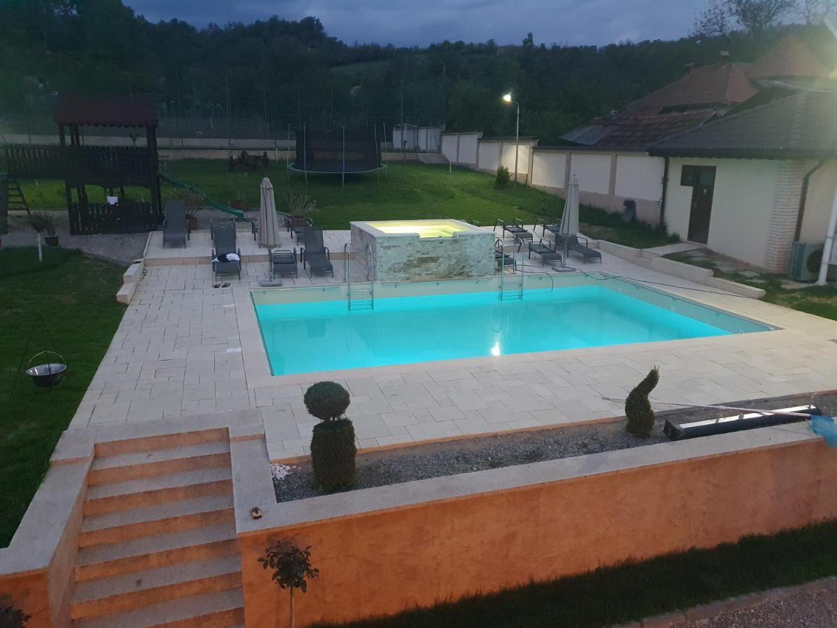 Pensiunea Gabriel Corcova Bagian luar foto
